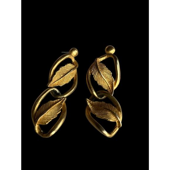 GOLD 90S LEAF EARRINGS - Picture 5 of 5